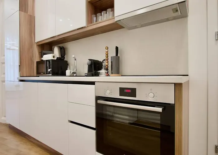 Premium By Hi5- Roekk Szilard 3 Bedroom Appartement *