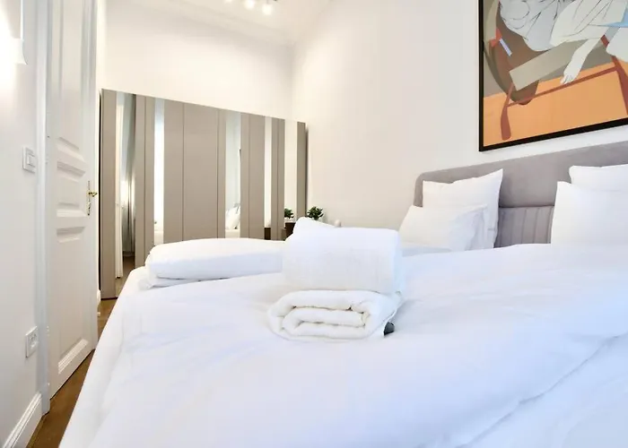Premium By Hi5- Roekk Szilard 3 Bedroom Boedapest