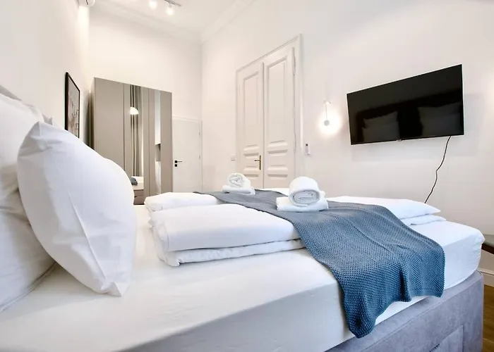 Premium By Hi5- Roekk Szilard 3 Bedroom *