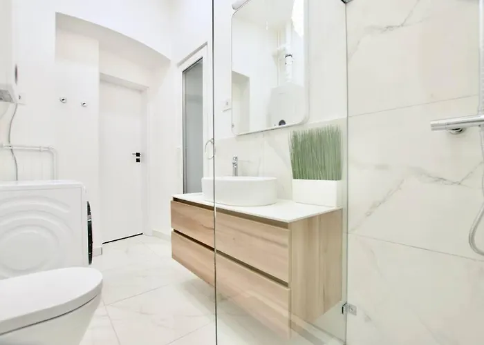 Premium By Hi5- Roekk Szilard 3 Bedroom Boedapest