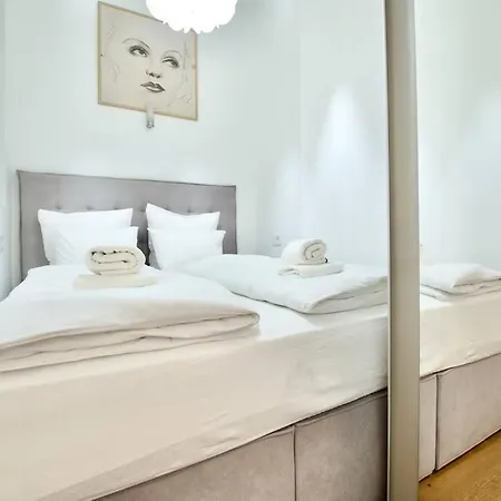 Premium By Hi5- Roekk Szilard 3 Bedroom Apartment Budapest